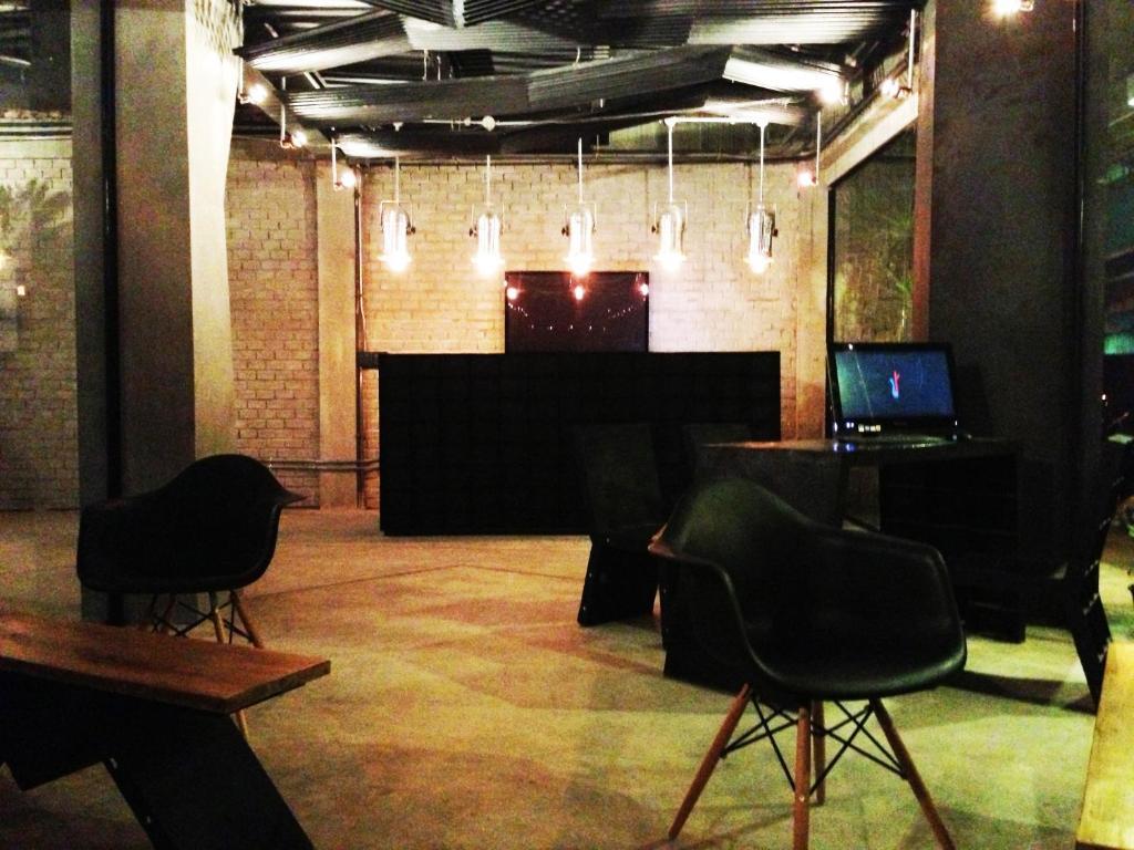 Thrive The Hostel : Patpong By The Belle กรุงเทพมหานคร ภายนอก รูปภาพ